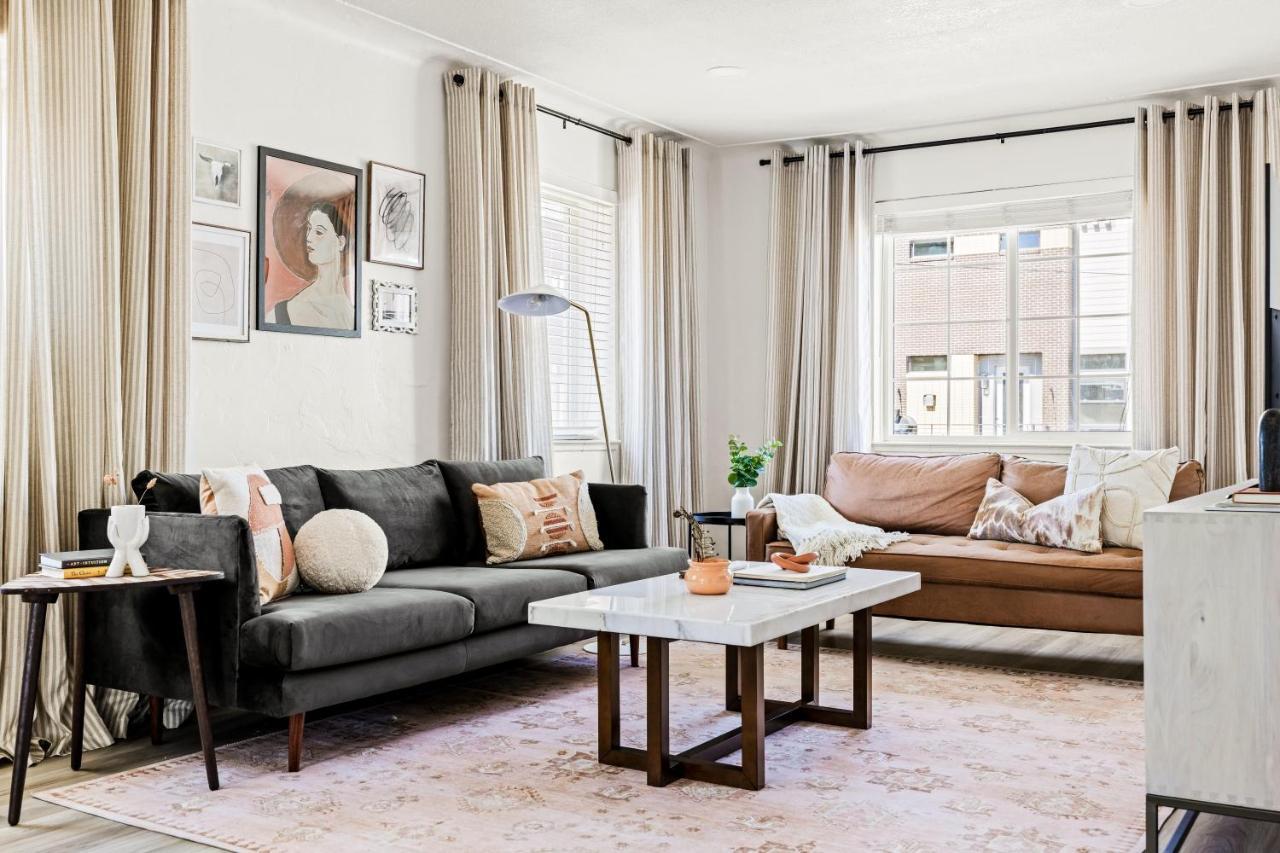 Modern Comfort - King Beds - Walk To Sloans Apartamento